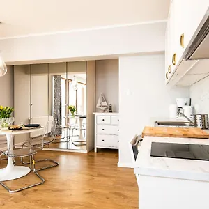 Prestige Z Basenem - 5d Apartment